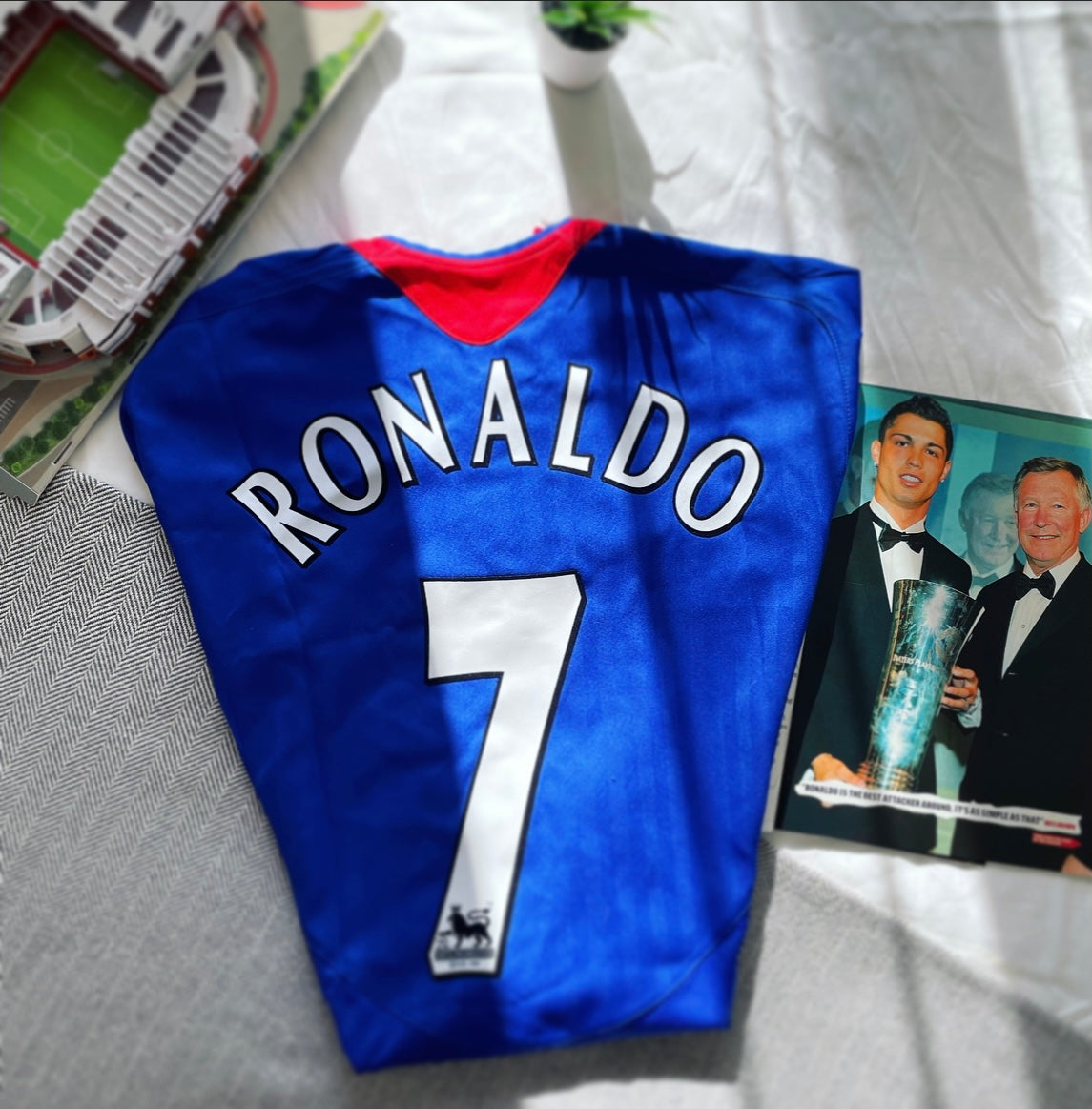 ronaldo blue manchester united jersey