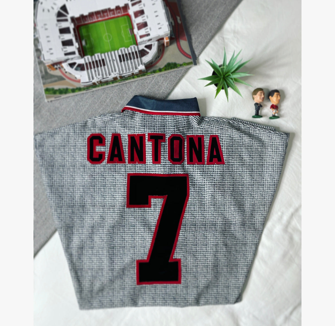 1993-95 Manchester United Away Shirt Cantona #7 | Very Good | Medium